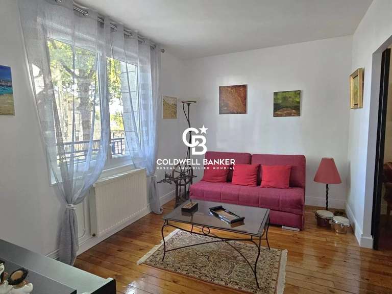Maison Saintes - 5 chambres - 192m²
