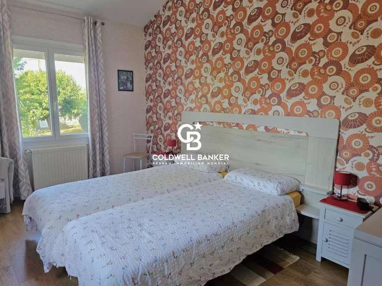 Maison Saintes - 5 chambres - 192m²