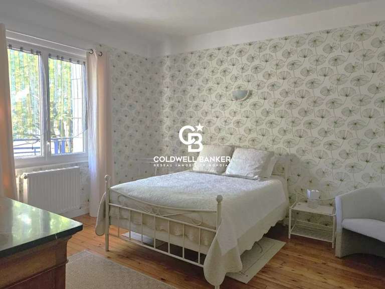 Maison Saintes - 5 chambres - 192m²