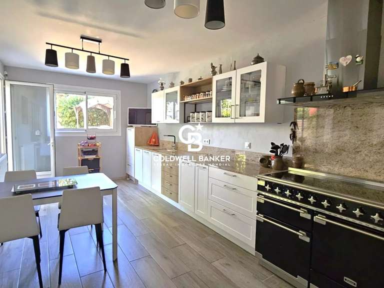 Maison Saintes - 5 chambres - 192m²