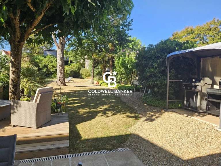 Maison Saintes - 5 chambres - 192m²