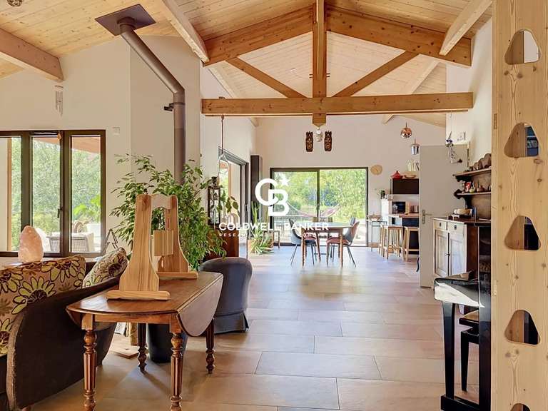 Maison Saintes - 5 chambres - 202m²