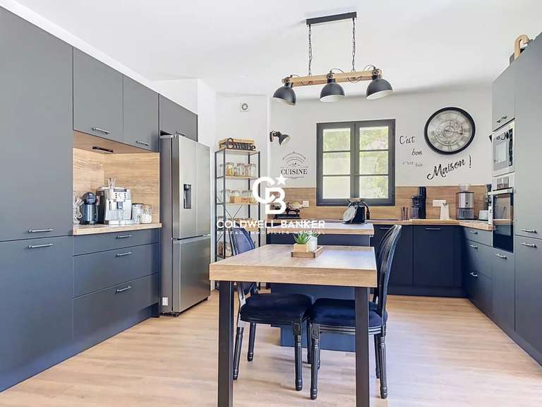 Maison Saintes - 5 chambres - 290m²
