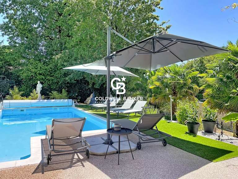 Maison Saintes - 5 chambres - 290m²