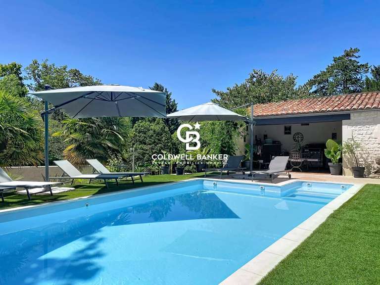 Maison Saintes - 5 chambres - 290m²