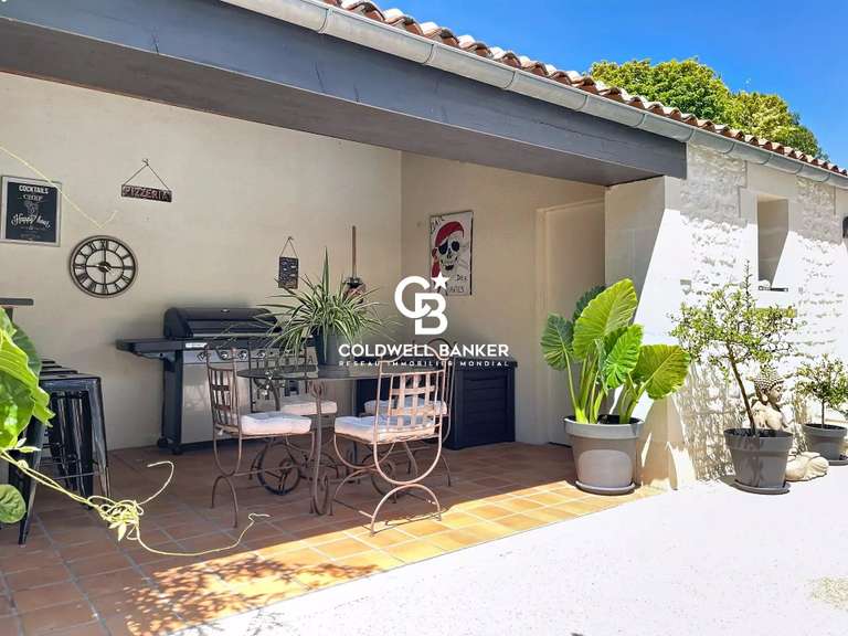 Maison Saintes - 5 chambres - 290m²