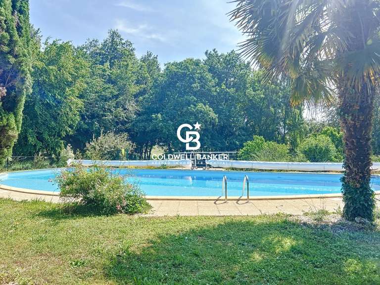 Maison Saintes - 7 chambres - 552m²