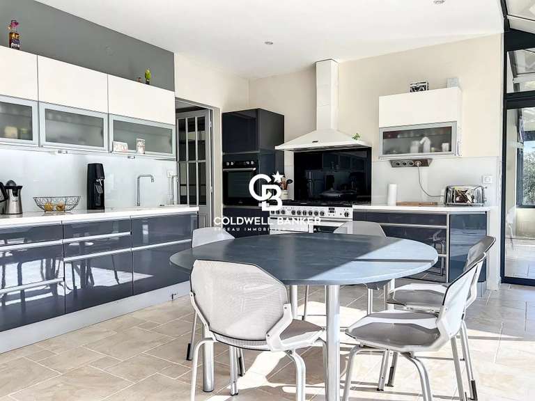 Maison Saintes - 7 chambres - 552m²