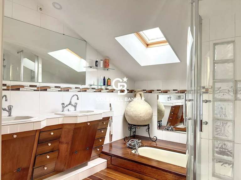 Maison Saintes - 7 chambres - 552m²