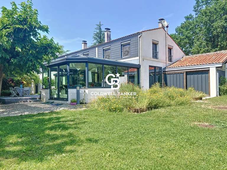 Maison Saintes - 7 chambres - 552m²