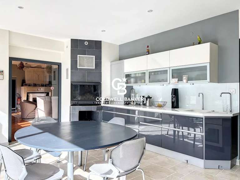 Maison Saintes - 7 chambres - 552m²