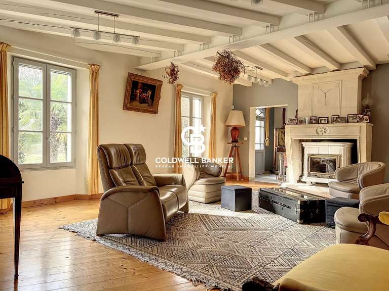 Maison Saintes - 7 chambres - 552m²