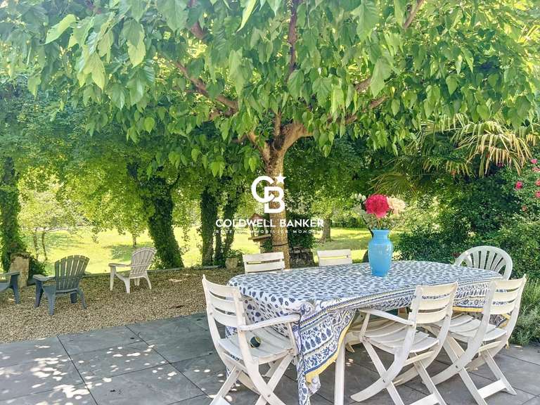 Maison Saintes - 7 chambres - 552m²