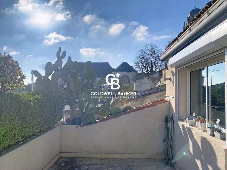 Maison Saintes - 3 chambres - 300m²