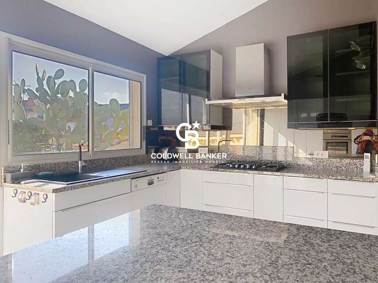 Maison Saintes - 3 chambres - 300m²