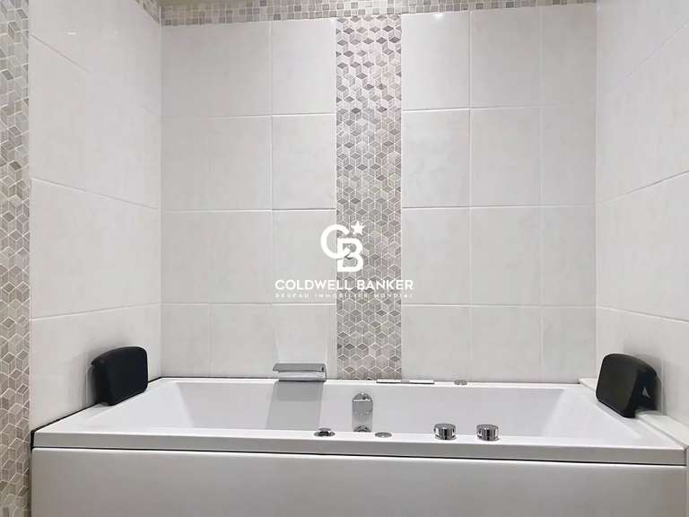 Maison Saintes - 3 chambres - 300m²