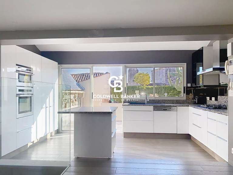 Maison Saintes - 3 chambres - 300m²