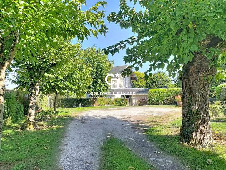 Maison Saintes - 5 chambres - 306m²
