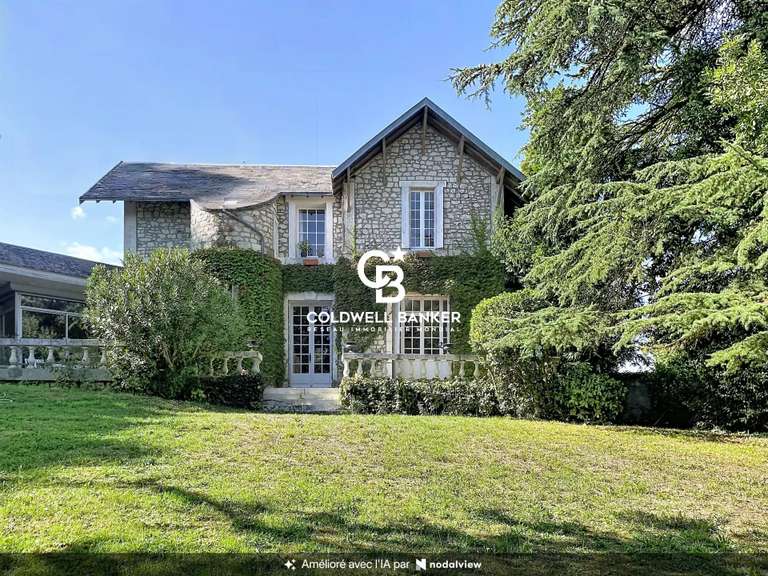 Maison Saintes - 5 chambres - 306m²