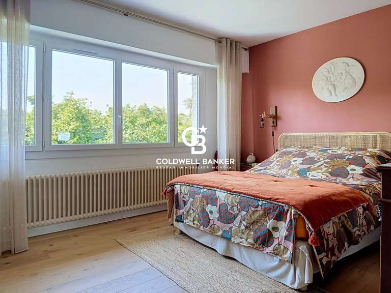 Maison Saintes - 4 chambres - 258m²