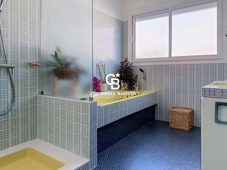 Maison Saintes - 4 chambres - 258m²