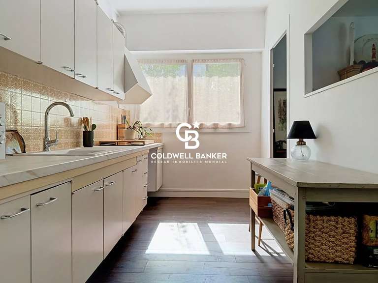Maison Saintes - 4 chambres - 258m²
