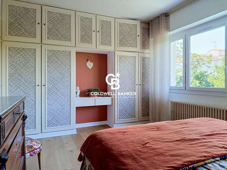 Maison Saintes - 4 chambres - 258m²