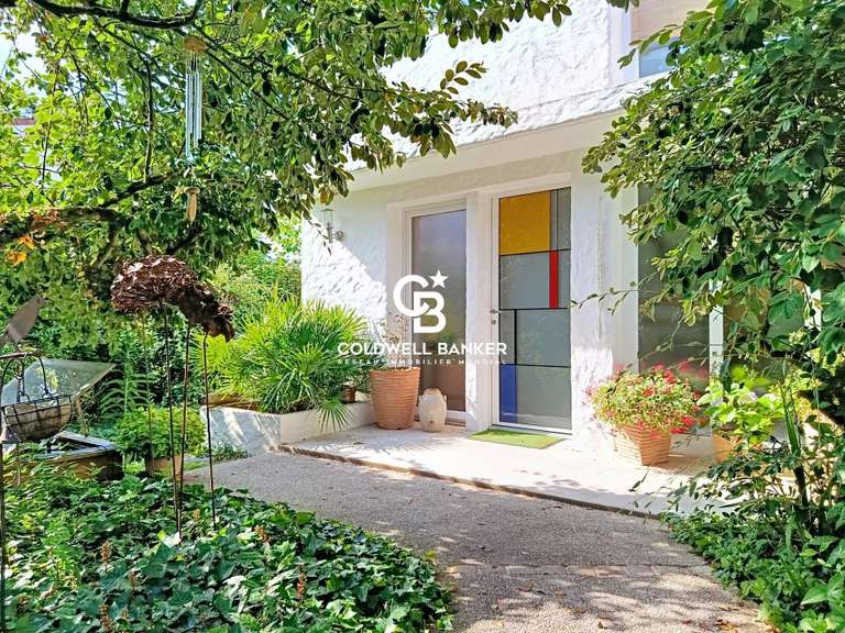 Maison Saintes - 4 chambres - 258m²