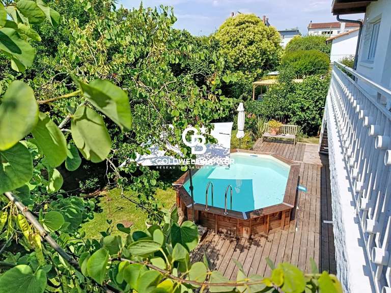 Maison Saintes - 4 chambres - 258m²