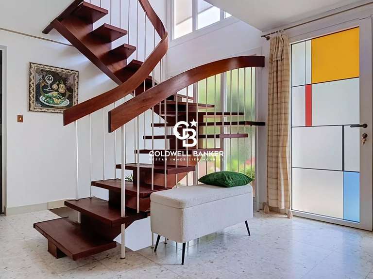 Maison Saintes - 4 chambres - 258m²