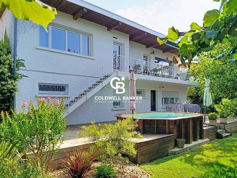 Maison Saintes - 4 chambres - 258m²
