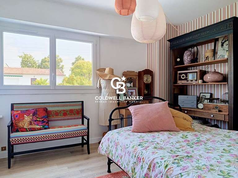 Maison Saintes - 4 chambres - 258m²