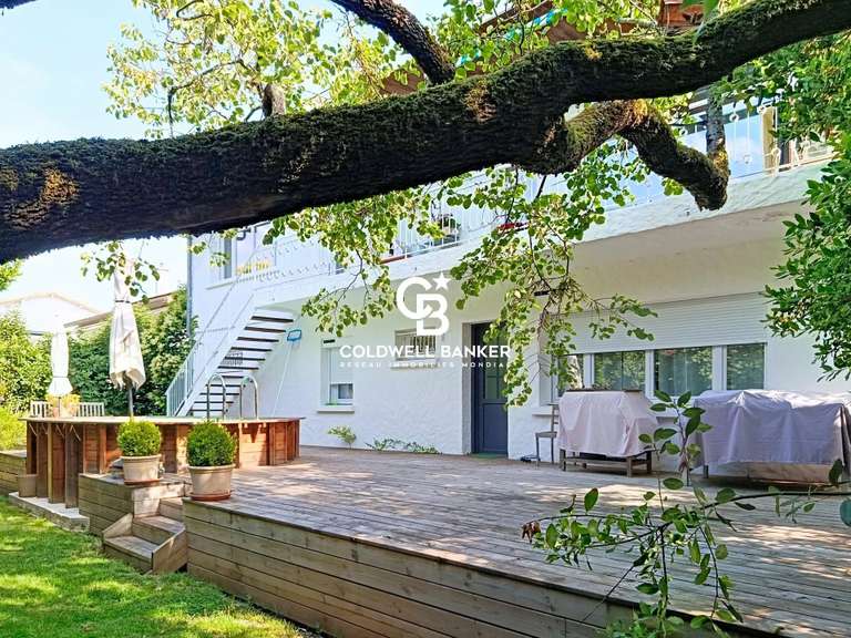 Maison Saintes - 4 chambres - 258m²
