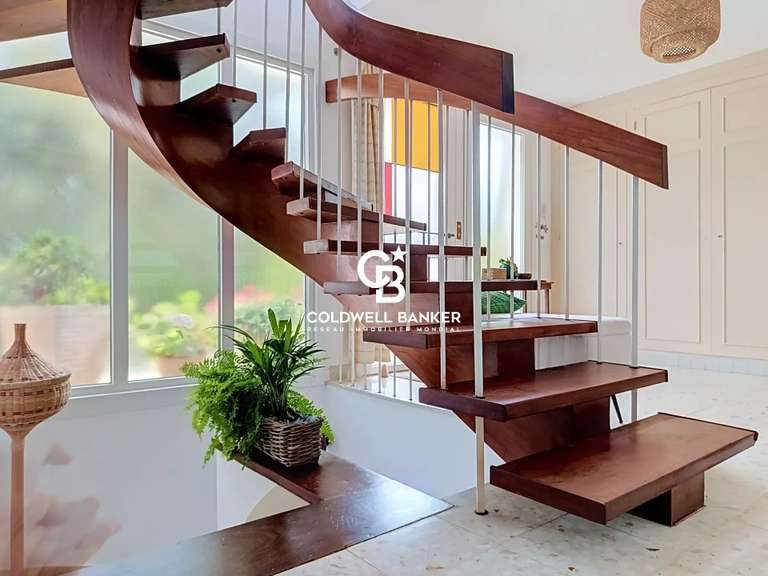 Maison Saintes - 4 chambres - 258m²