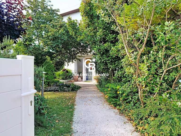 Maison Saintes - 4 chambres - 258m²
