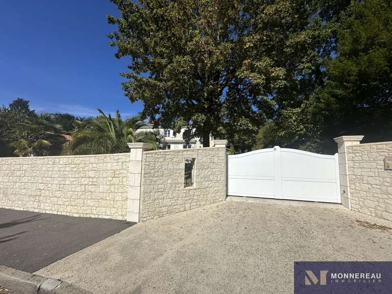Maison Saintes - 5 chambres - 240m²