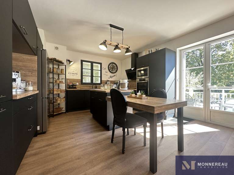 Maison Saintes - 5 chambres - 240m²