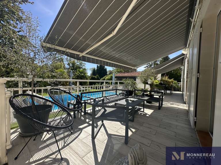 Maison Saintes - 5 chambres - 240m²