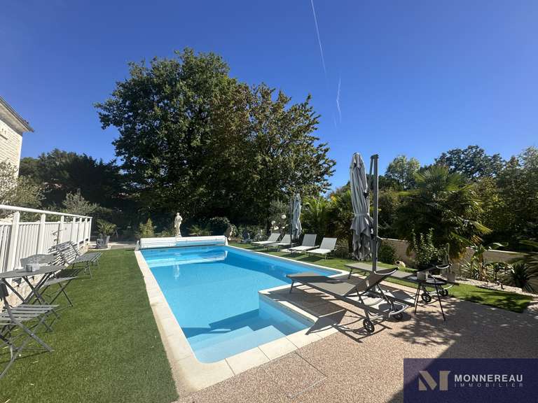 Maison Saintes - 5 chambres - 240m²