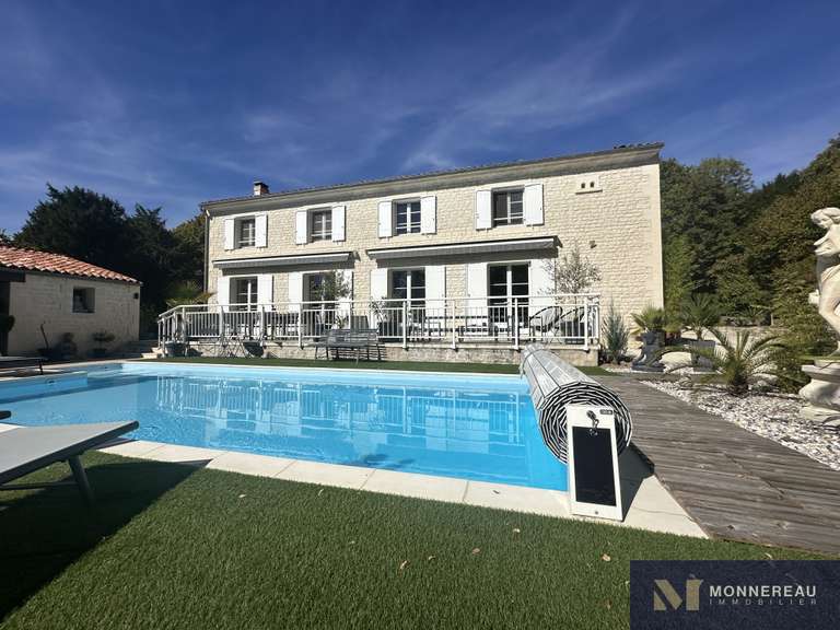Maison Saintes - 5 chambres - 240m²