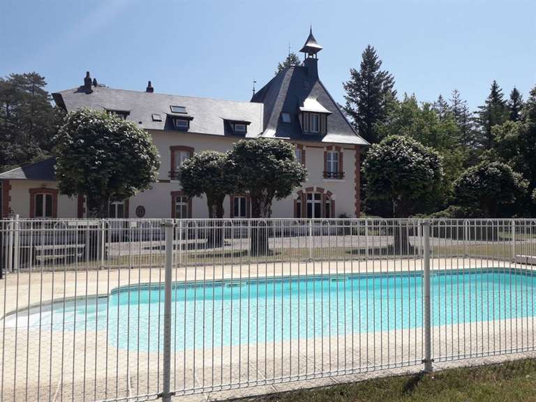 Propriété Salbris - 12 chambres - 520m²