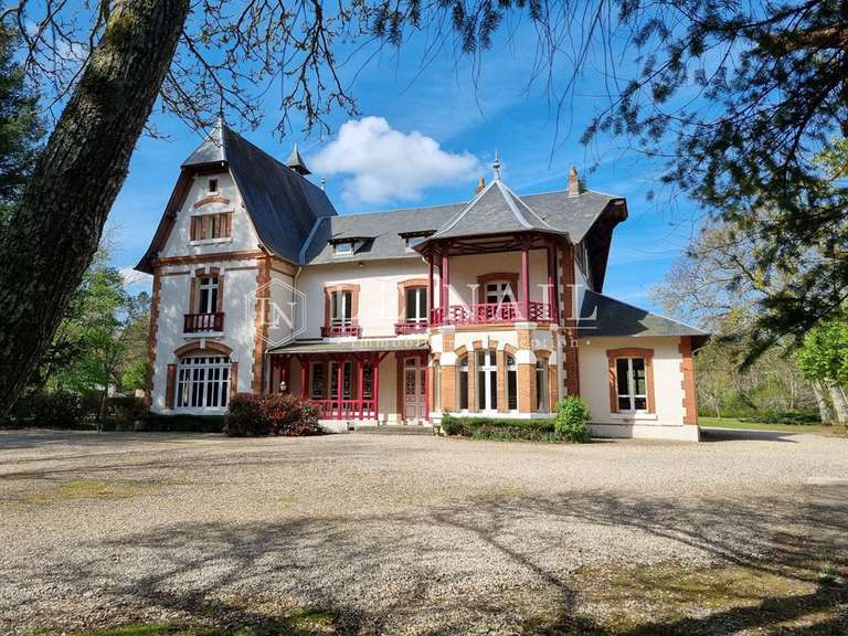 Propriété Salbris - 12 chambres - 520m²