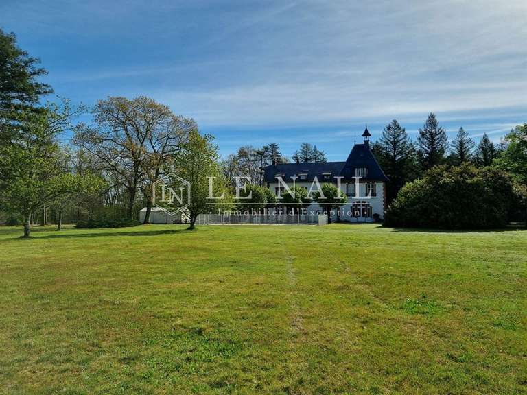 Propriété Salbris - 12 chambres - 520m²