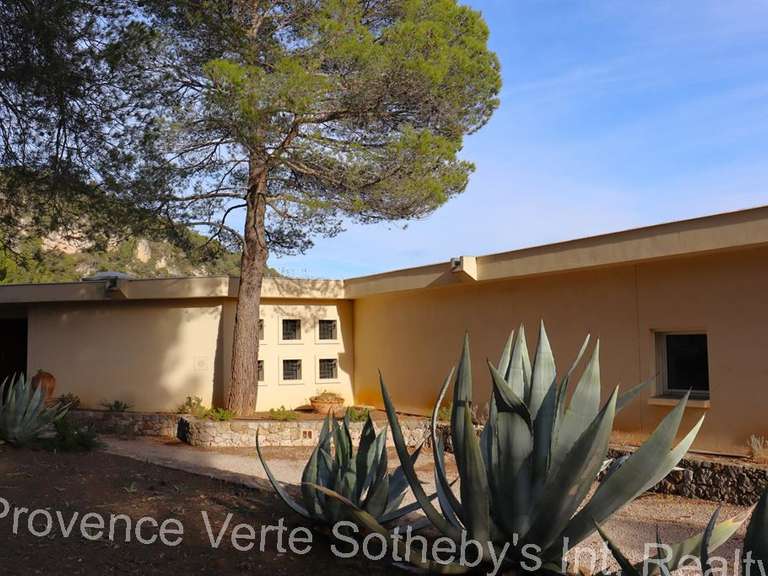 House Salernes - 610m²