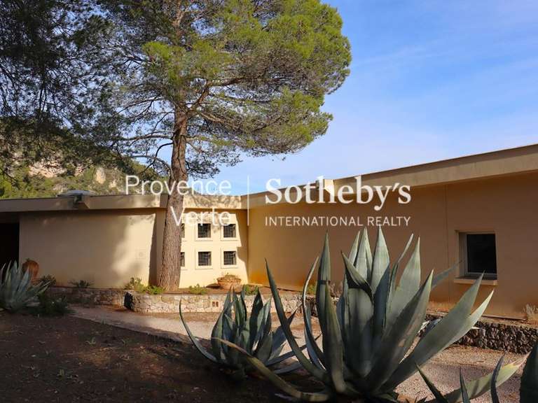 Maison Salernes - 610m²