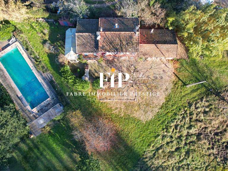 Propriété Salernes - 6 chambres - 258m²