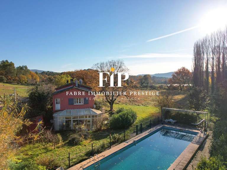 Propriété Salernes - 8 chambres - 258m²