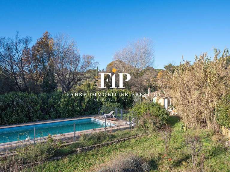 Propriété Salernes - 8 chambres - 258m²