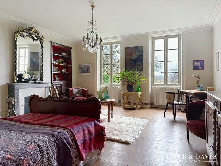 House Salignac-sur-Charente - 4 bedrooms - 278m²