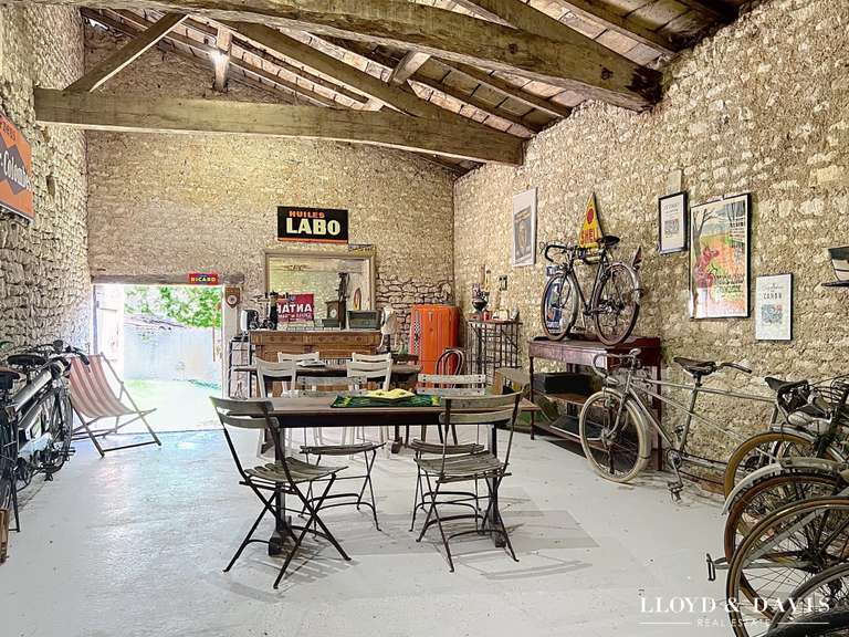 Maison Salignac-sur-Charente - 4 chambres - 278m²